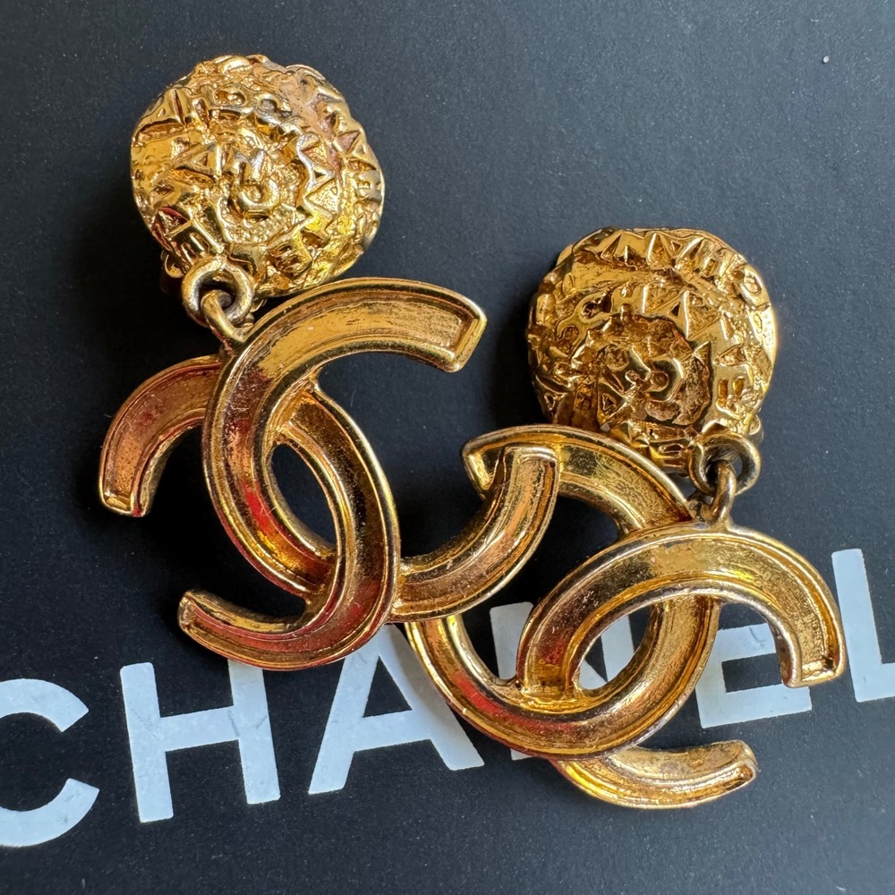 Chanel Vintage CC‎ Logo Hammered Button Drop Clip-On Earrings 90s No Stamp